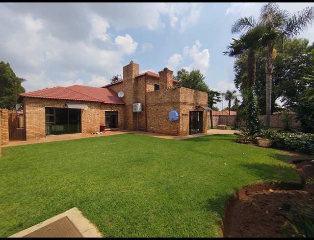 4 BEDROOM HOUSE FOR SALE IN SONNEVELD